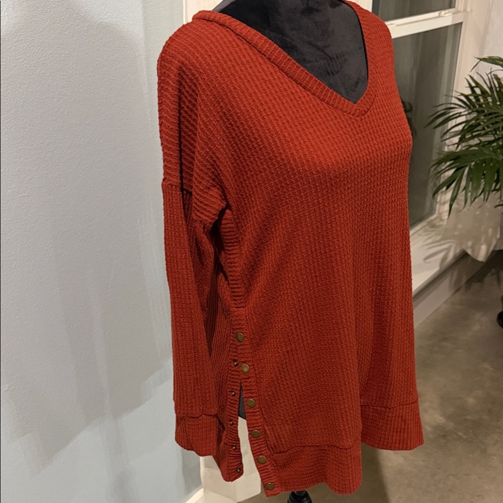 Zenana Outfitters Rust V-Neck Waffle Knit Top with Side Snap Button Detail Med